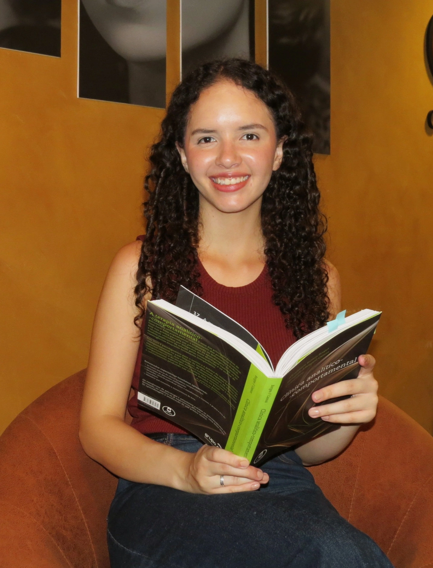 Foto da Psicóloga Vitoria